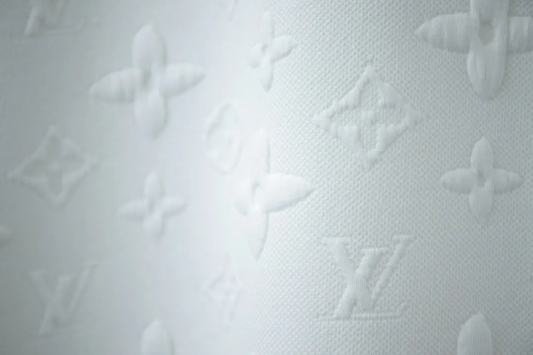 🅿️180 high quality LV 25 SS spring and summer latest round neck fashionable short-sleeved T-shirt, official website synchronization, pure cotton fabric at the counter! Comfortable against the skin, durable and easy to wear, classic and simple logo design, meticulous original craftsmanship, customized 260g vat-dyed fabric, very comfortable to the touch, latest brick cabinet synchronization, OS off-shoulder version, fashionable and personalized, super versatile and good-looking, very suitable for both men and women, must-have style, hang tag, collar label, washed wheat, complete with three labels S M L XL